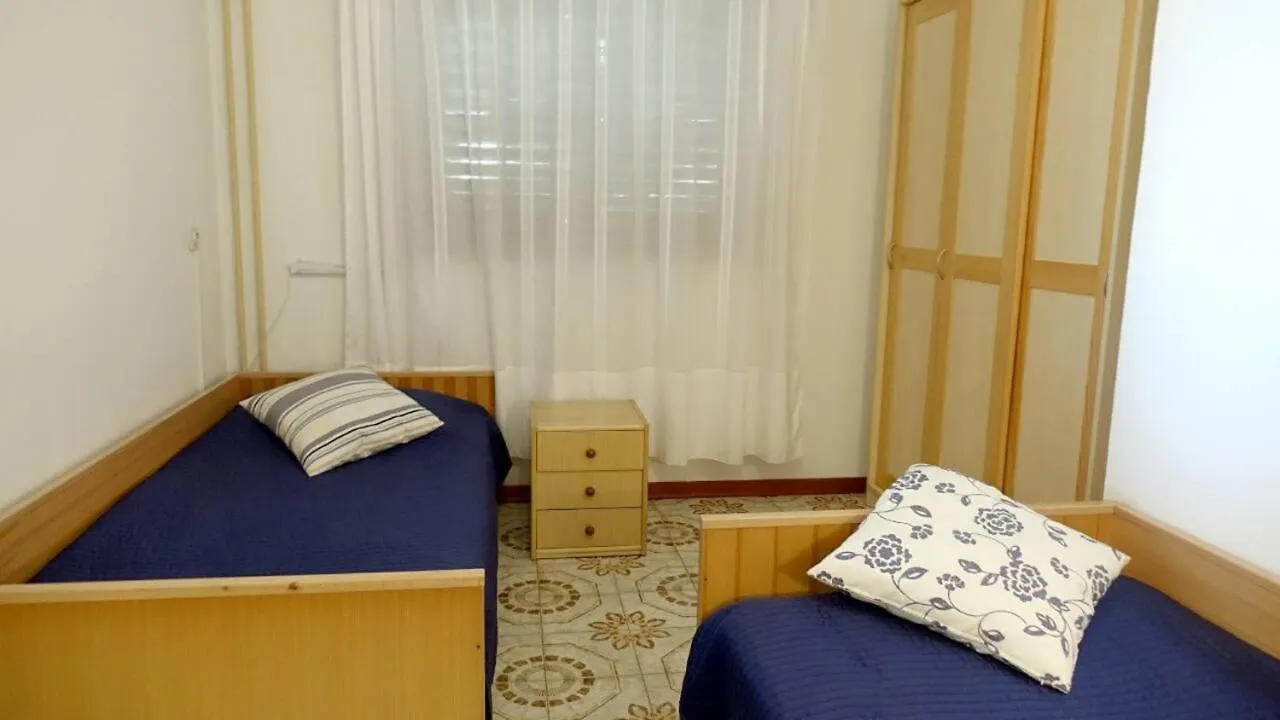 Calm Sea View Apartment Banjole Croatia